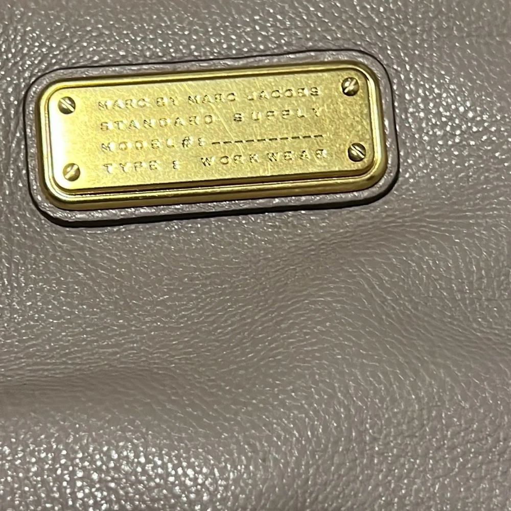 Marc Jacobs small gray crossbody purse